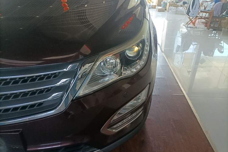 Used Baojun 560 2015 1.8L manual luxury version Left Front Headlight