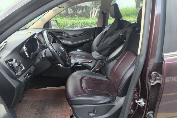 Used Baojun 560 2015 1.8L manual luxury version Left Front Seat