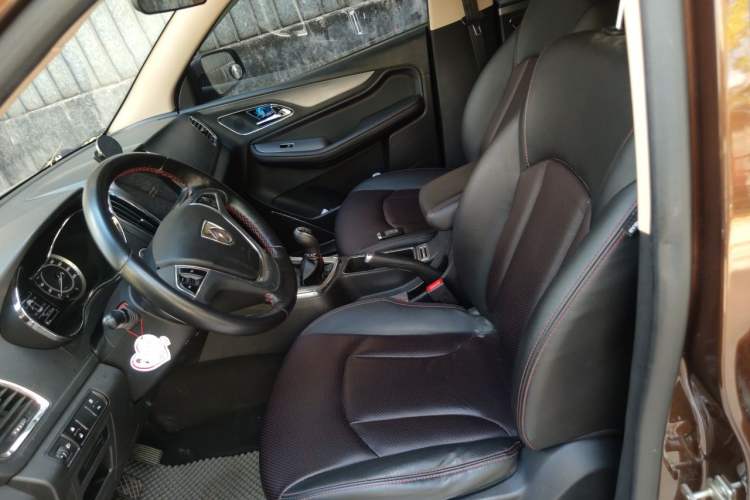 Used Baojun 560 2015 1.8L manual luxury version Left Front Seat