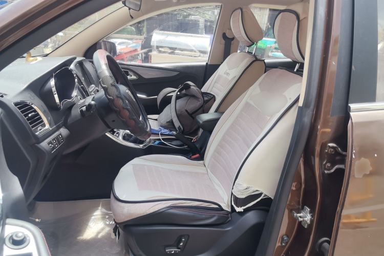 Used Baojun 560 2015 1.8L manual luxury version Left Front Seat