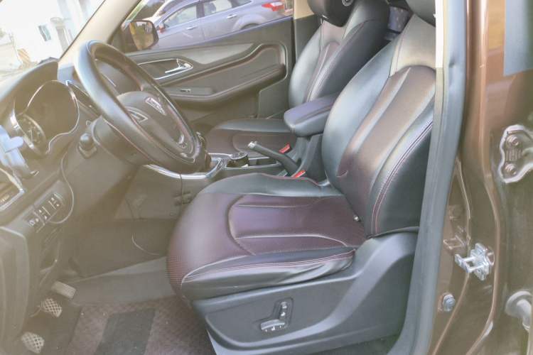 Used Baojun 560 2015 1.8L manual luxury version Left Front Seat