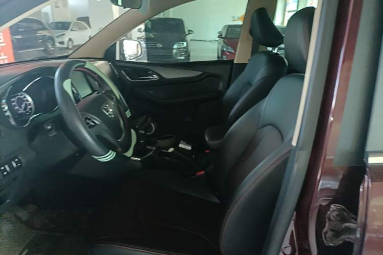 Used Baojun 560 2015 1.8L manual luxury version Left Front Seat
