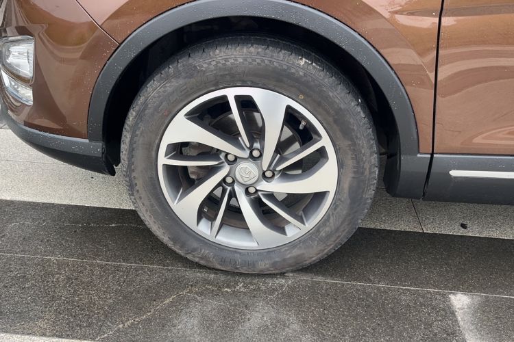 Used Baojun 560 2015 1.8L manual luxury version Left Front Wheel Hub