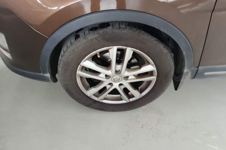 Used Baojun 560 2015 1.8L manual Comfort trim level Left Front Wheel Hub