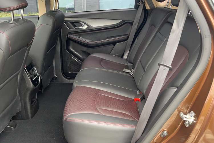 Used Baojun 560 2015 1.8L manual luxury version Left Rear Seat