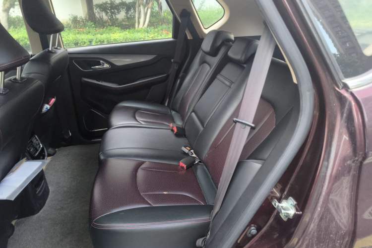 Used Baojun 560 2015 1.8L manual luxury version Left Rear Seat