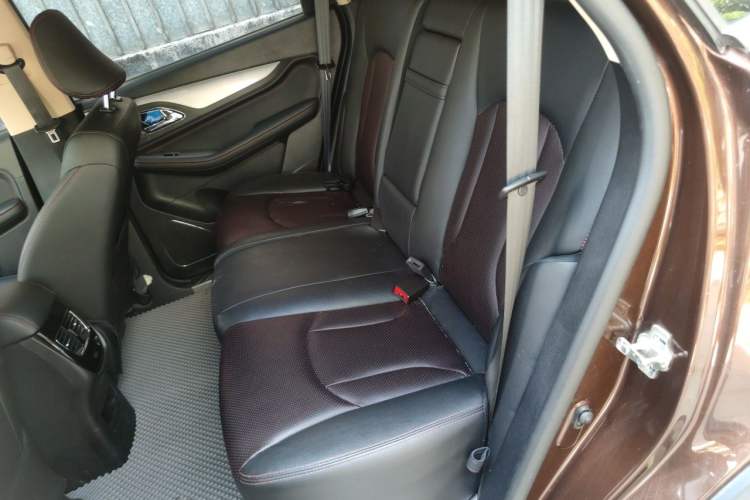 Used Baojun 560 2015 1.8L manual luxury version Left Rear Seat