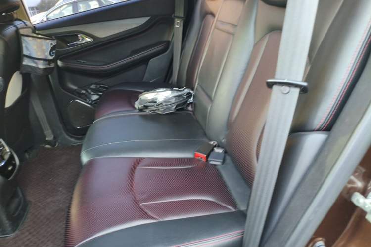 Used Baojun 560 2015 1.8L manual luxury version Left Rear Seat