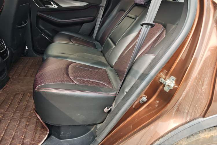 Used Baojun 560 2015 1.8L manual luxury version Left Rear Seat
