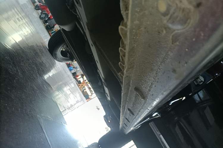 Used Baojun 560 2015 1.8L manual luxury version Left Side Sill