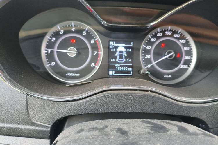 Used Baojun 560 2015 1.8L manual luxury version Odometer Close Up