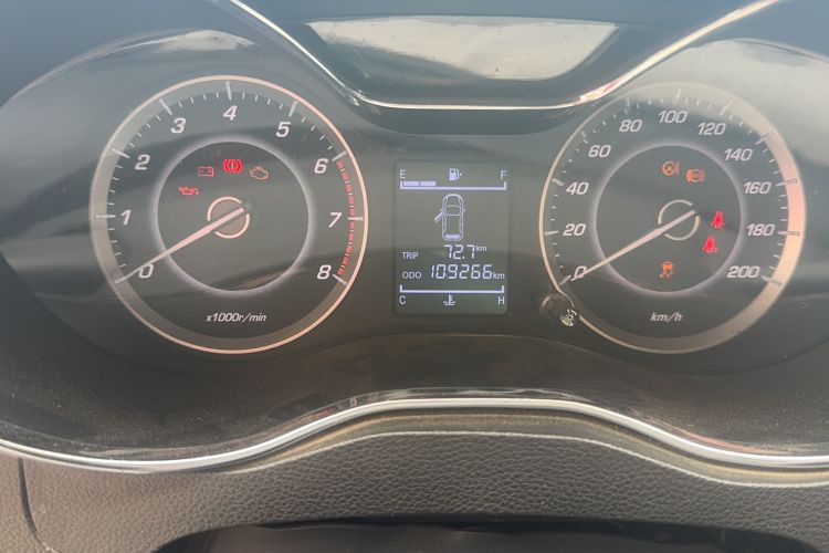 Used Baojun 560 2015 1.8L manual Comfort trim level Odometer Close Up