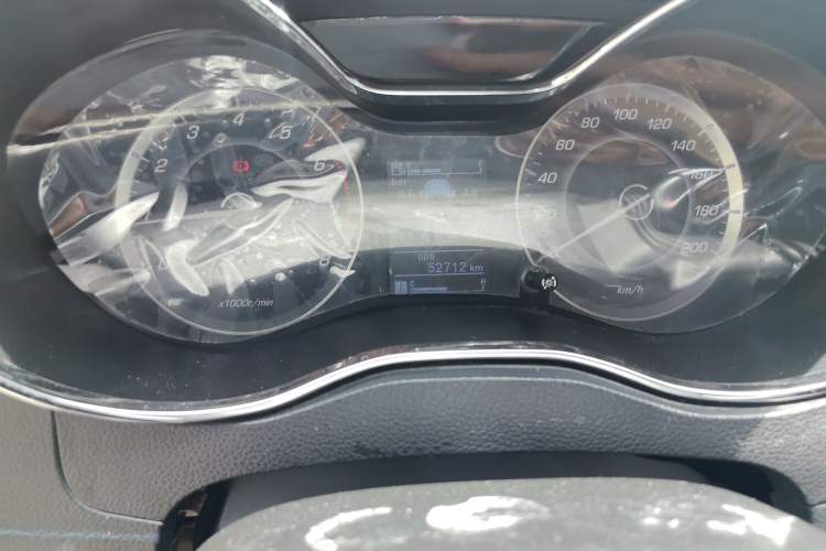 Used Baojun 560 2015 1.8L manual luxury version Odometer Close Up