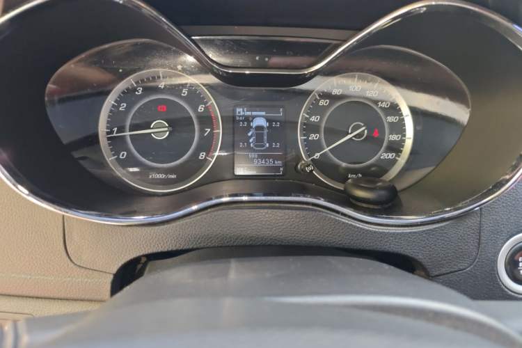 Used Baojun 560 2015 1.8L manual luxury version Odometer Close Up
