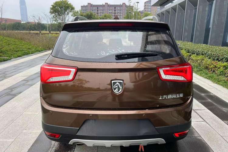 Used Baojun 560 2015 1.8L manual luxury version Rear