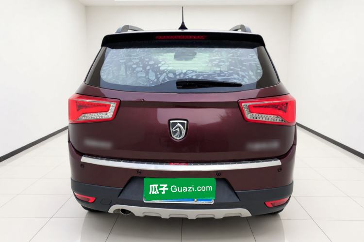Used Baojun 560 2015 1.8L manual luxury version Rear