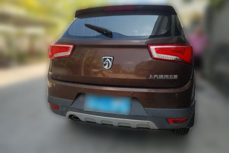 Used Baojun 560 2015 1.8L manual luxury version Rear