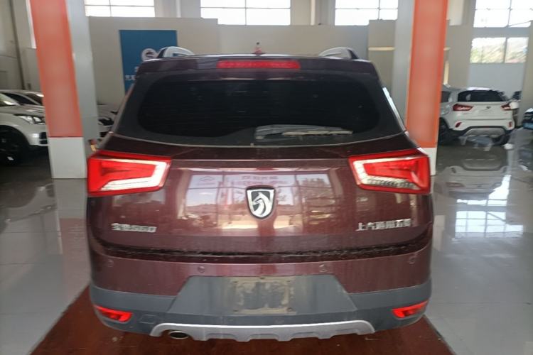 Used Baojun 560 2015 1.8L manual luxury version Rear