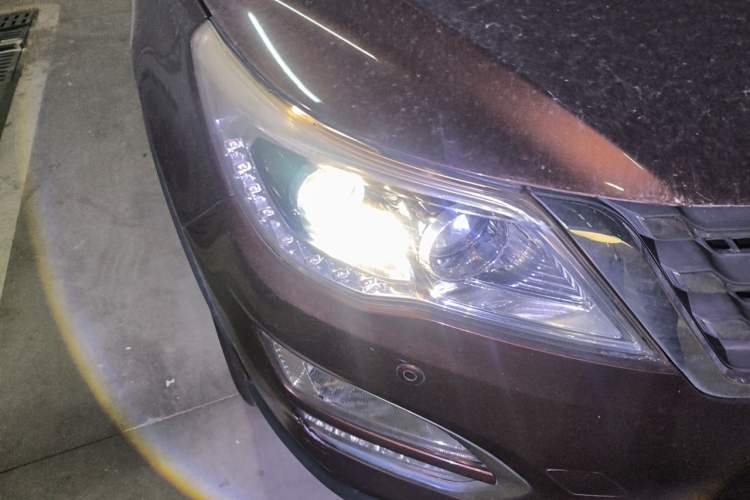 Used Baojun 560 2015 1.8L manual luxury version Right Front Headlight
