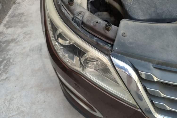 Used Baojun 560 2015 1.8L manual luxury version Right Front Headlight