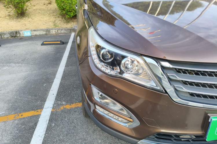 Used Baojun 560 2015 1.8L manual luxury version Right Front Headlight