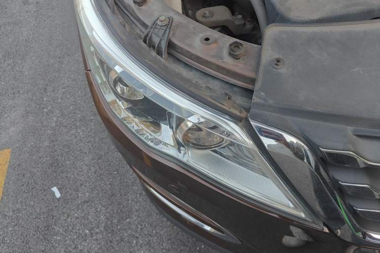 Used Baojun 560 2015 1.8L manual luxury version Right Front Headlight