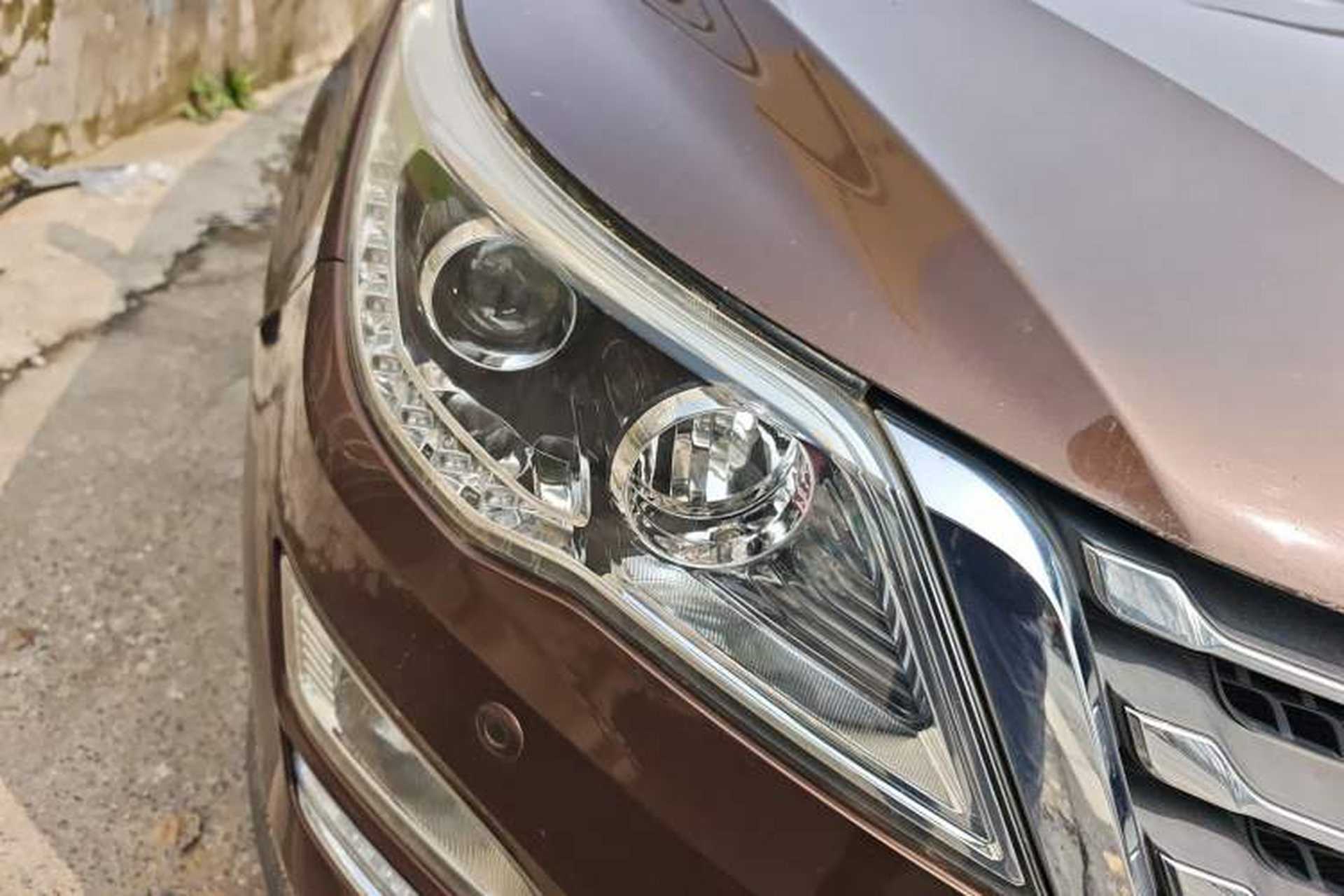 Used Baojun 560 2015 1.8L manual luxury version Right Front Headlight