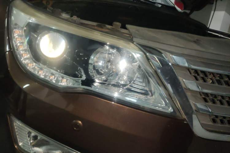 Used Baojun 560 2015 1.8L manual luxury version Right Front Headlight