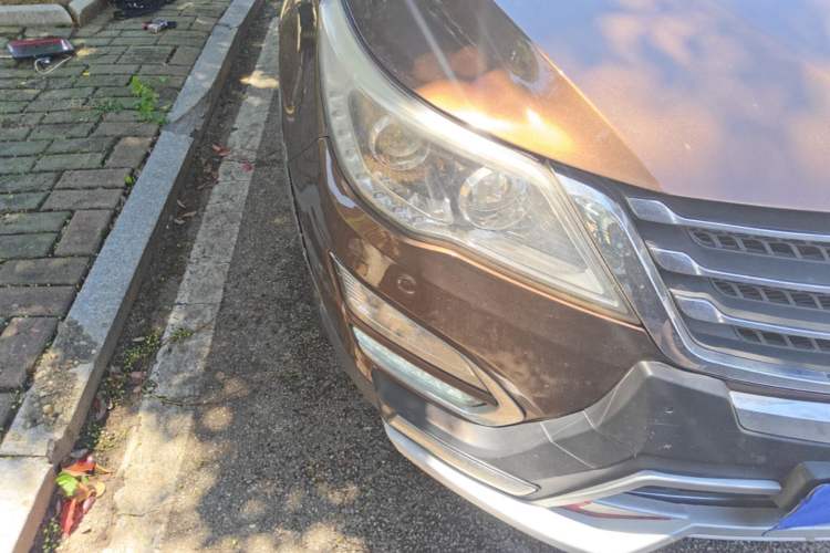 Used Baojun 560 2015 1.8L manual luxury version Right Front Headlight