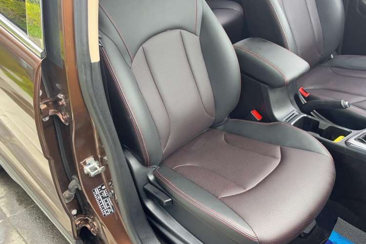 Used Baojun 560 2015 1.8L manual luxury version Right Front Seat