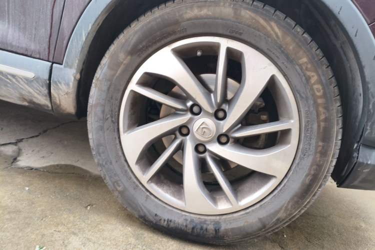 Used Baojun 560 2015 1.8L manual luxury version Right Front Wheel Hub