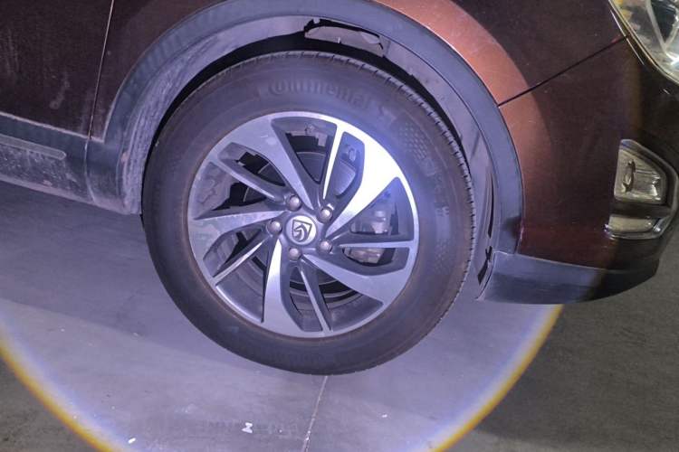 Used Baojun 560 2015 1.8L manual luxury version Right Front Wheel Hub