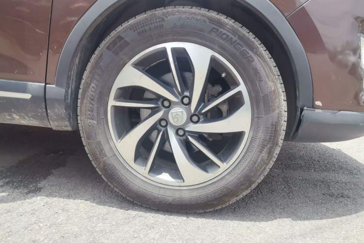 Used Baojun 560 2015 1.8L manual luxury version Right Front Wheel Hub