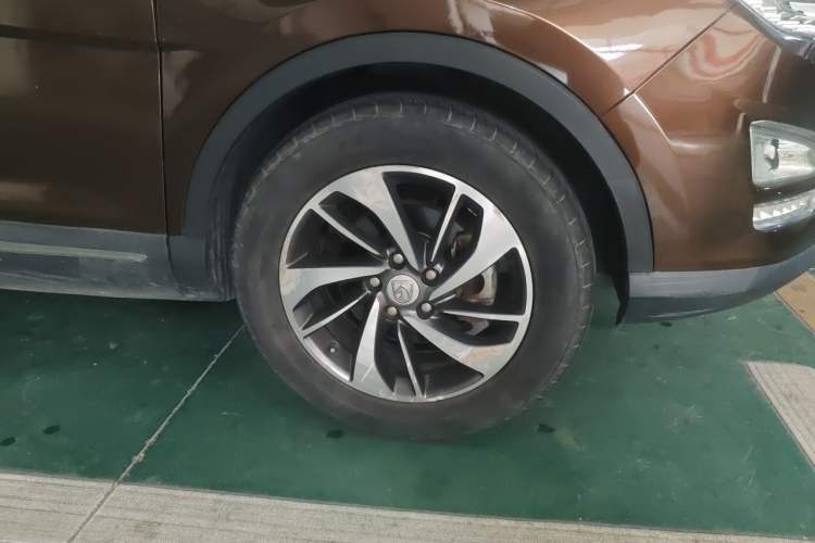 Used Baojun 560 2015 1.8L manual luxury version Right Front Wheel Hub