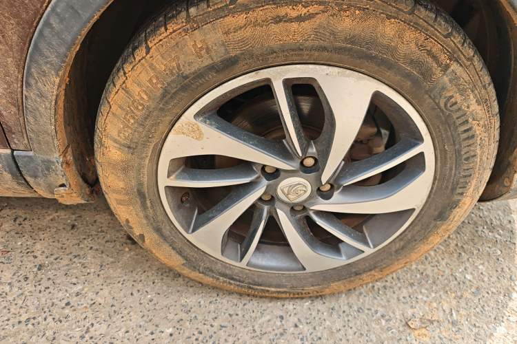 Used Baojun 560 2015 1.8L manual luxury version Right Front Wheel Hub