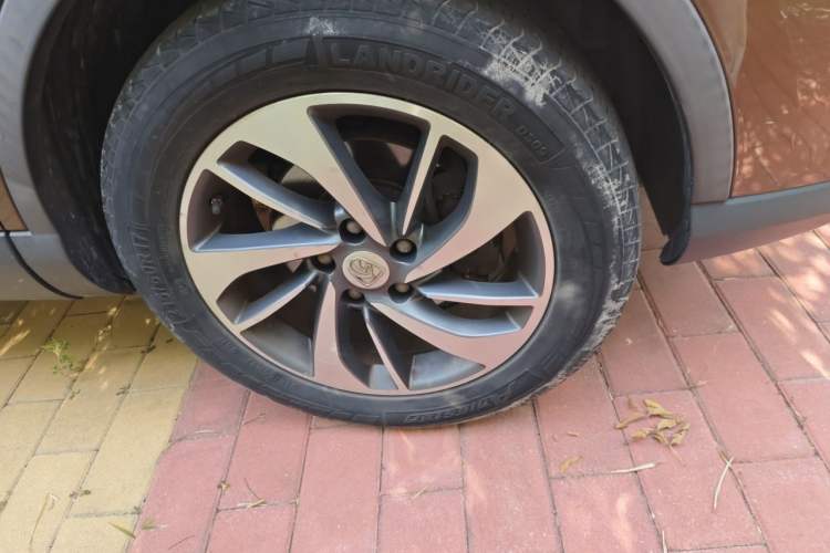 Used Baojun 560 2015 1.8L manual luxury version Right Front Wheel Hub