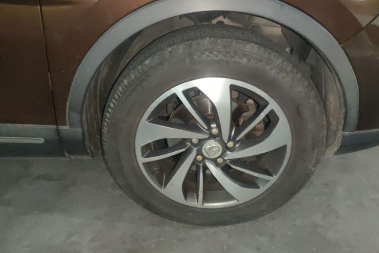 Used Baojun 560 2015 1.8L manual luxury version Right Front Wheel Hub