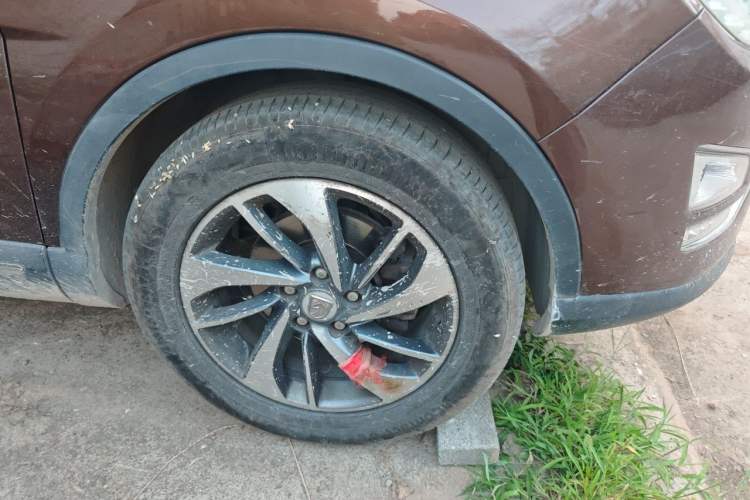 Used Baojun 560 2015 1.8L manual luxury version Right Front Wheel Hub