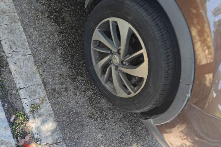Used Baojun 560 2015 1.8L manual luxury version Right Front Wheel Hub