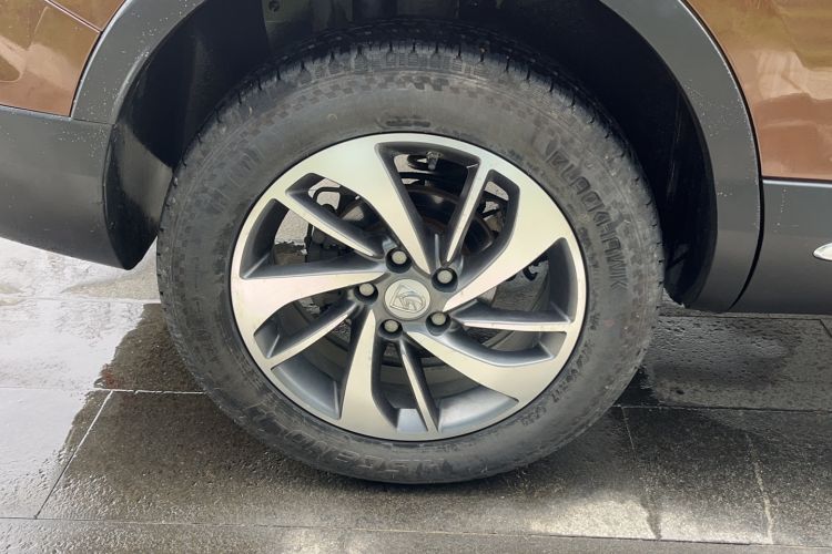 Used Baojun 560 2015 1.8L manual luxury version Right Rear Wheel Hub