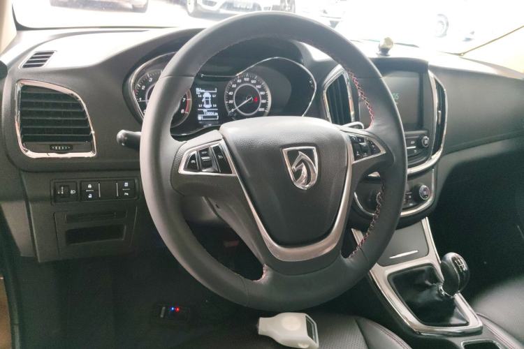 Used Baojun 560 2015 1.8L manual luxury version Steering Wheel