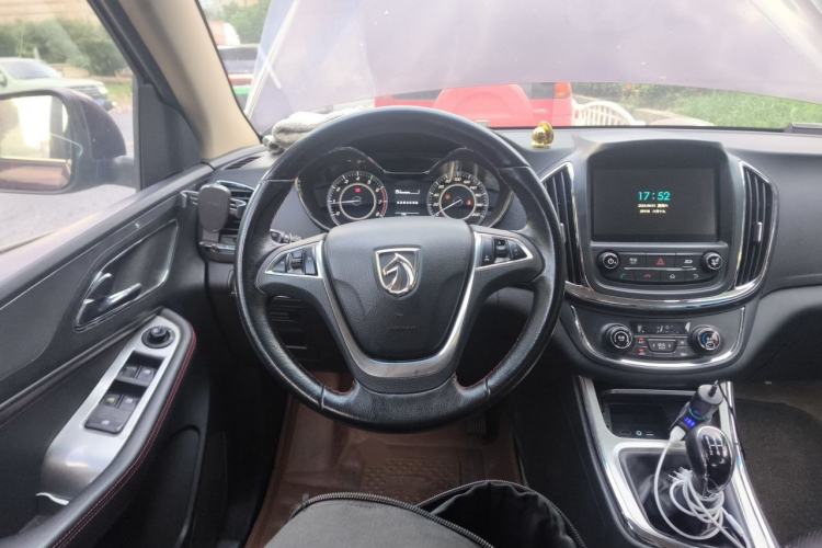 Used Baojun 560 2015 1.8L manual luxury version Steering Wheel