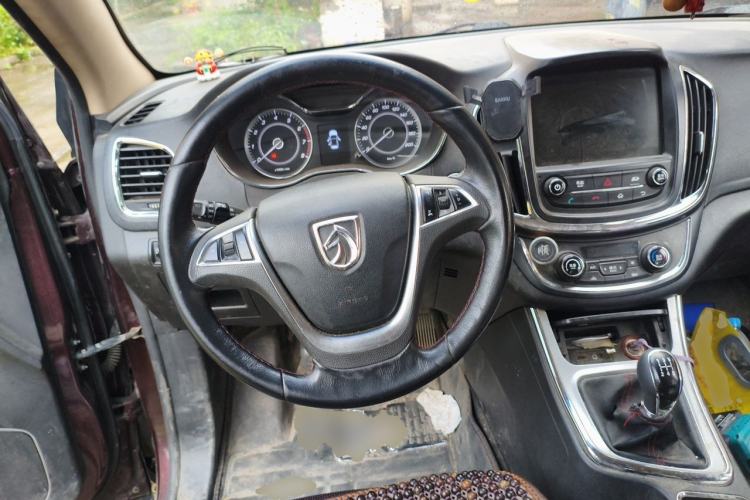 Used Baojun 560 2015 1.8L manual luxury version Steering Wheel
