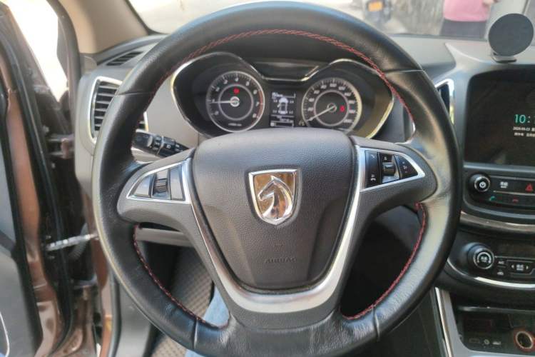 Used Baojun 560 2015 1.8L manual luxury version Steering Wheel