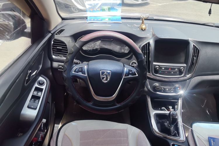 Used Baojun 560 2015 1.8L manual luxury version Steering Wheel