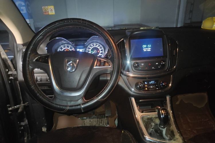 Used Baojun 560 2015 1.8L manual luxury version Steering Wheel