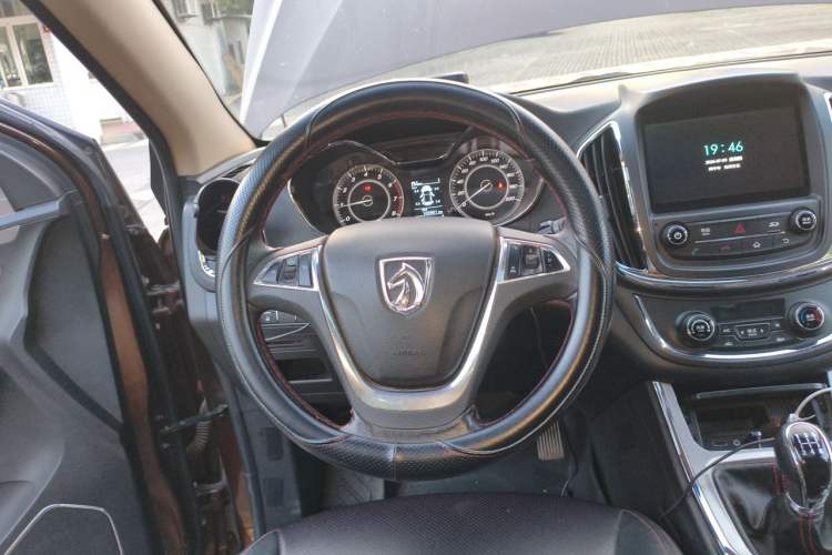 Used Baojun 560 2015 1.8L manual luxury version Steering Wheel
