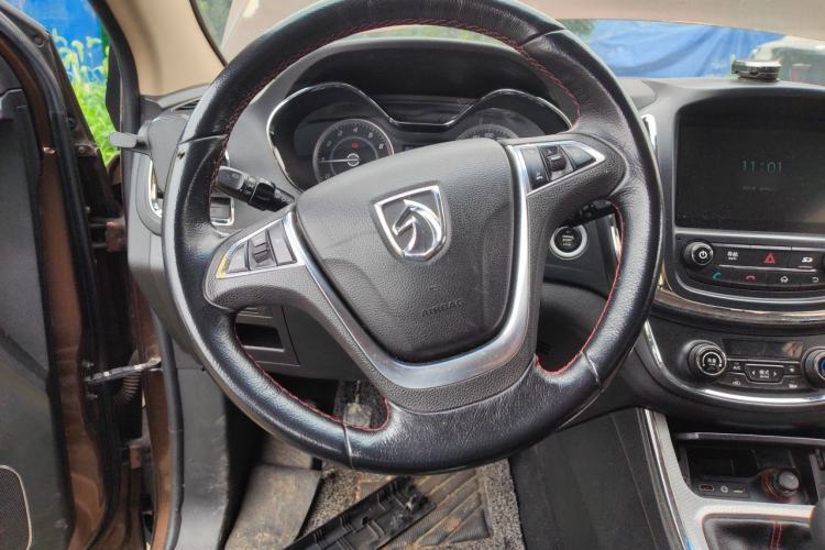 Used Baojun 560 2015 1.8L manual luxury version Steering Wheel