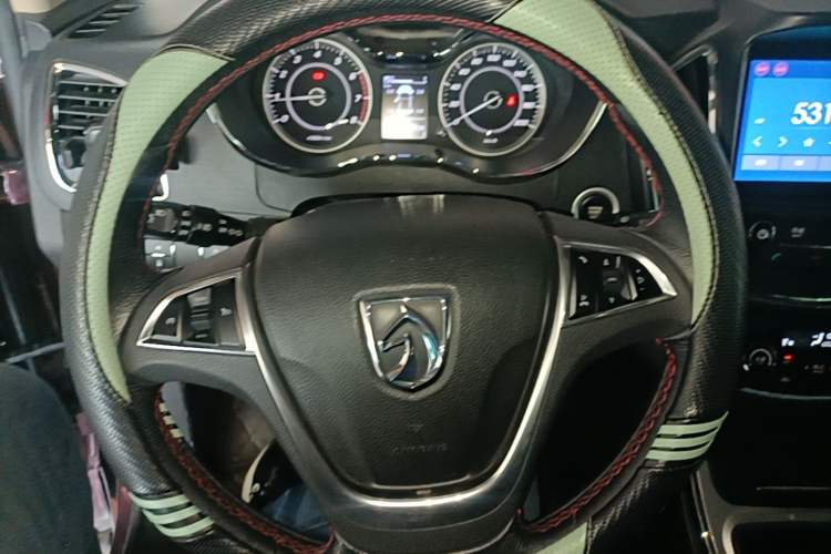 Used Baojun 560 2015 1.8L manual luxury version Steering Wheel