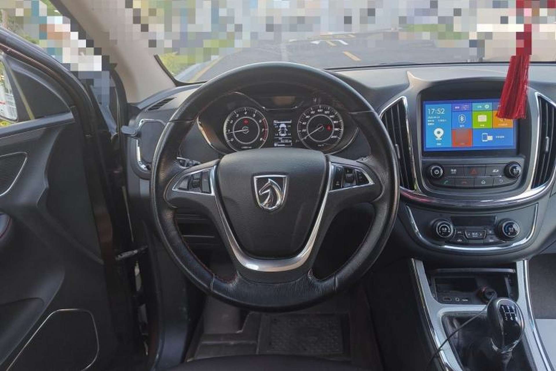 Used Baojun 560 2015 1.8L manual luxury version Steering Wheel